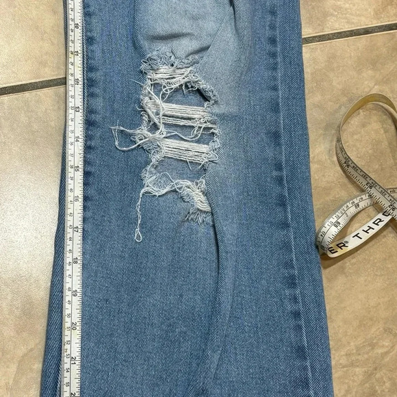 Rue 21 Size 7 Flare Leg Distressed Jeans - Picture 4 of 7